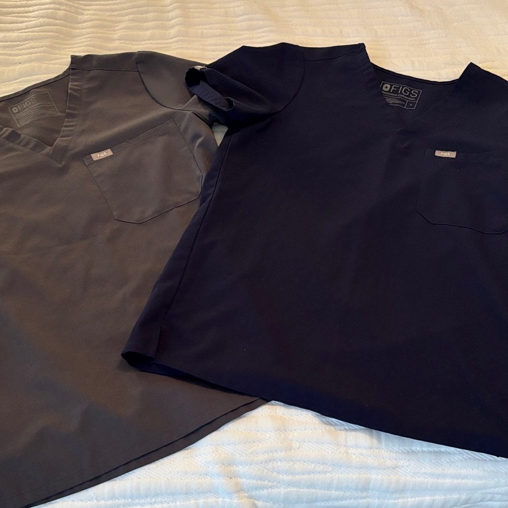 Figs Short Sleeve V-Neck Scrub Tops 2 pcs. Size Small EUC